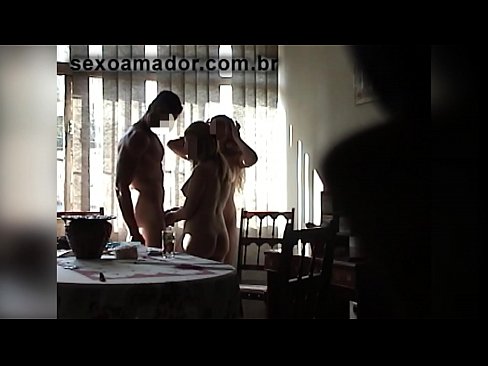 ❤️ Os amigos sexuais invitan a un home xigante e a un trío con el ️❌ Vídeo porno en nós ❌️❤