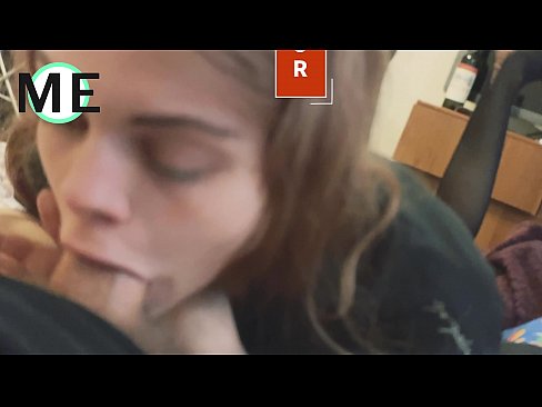 ❤️ Palo de garganta, pantalóns rasgados e tacóns rasgados agradable de coñecer ️❌ Vídeo porno en nós ❌️❤